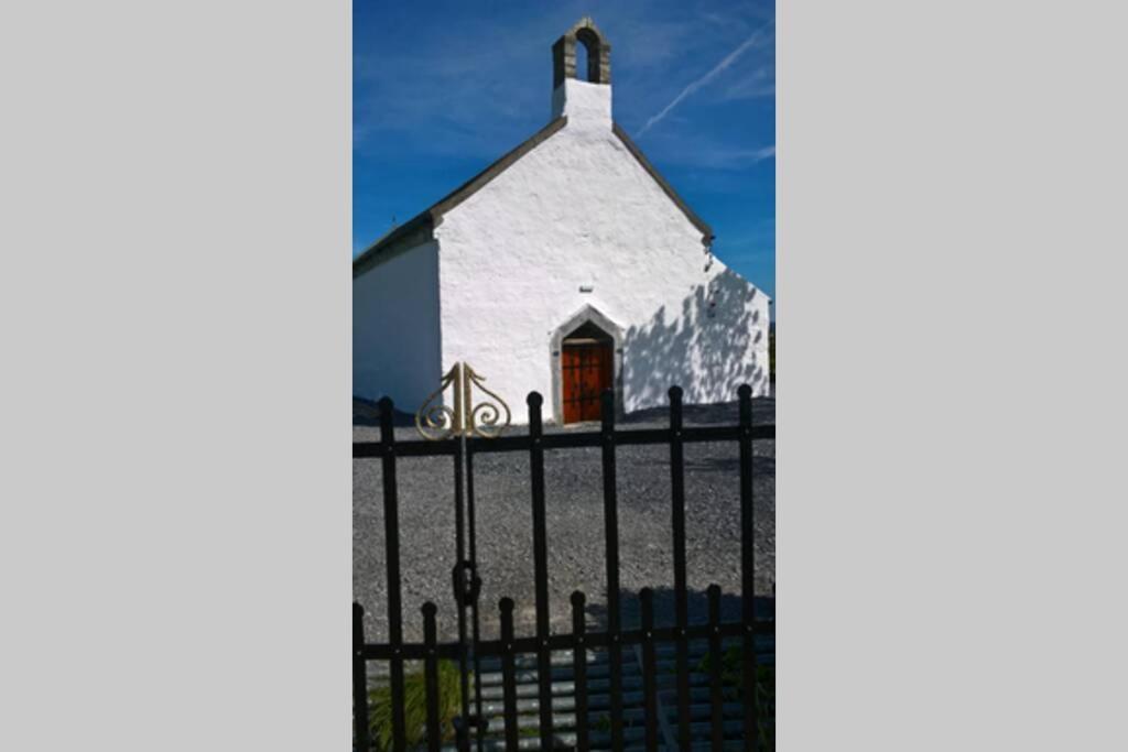 Vila The Burren Art Gallery Built In 1798 Tubber Exteriér fotografie
