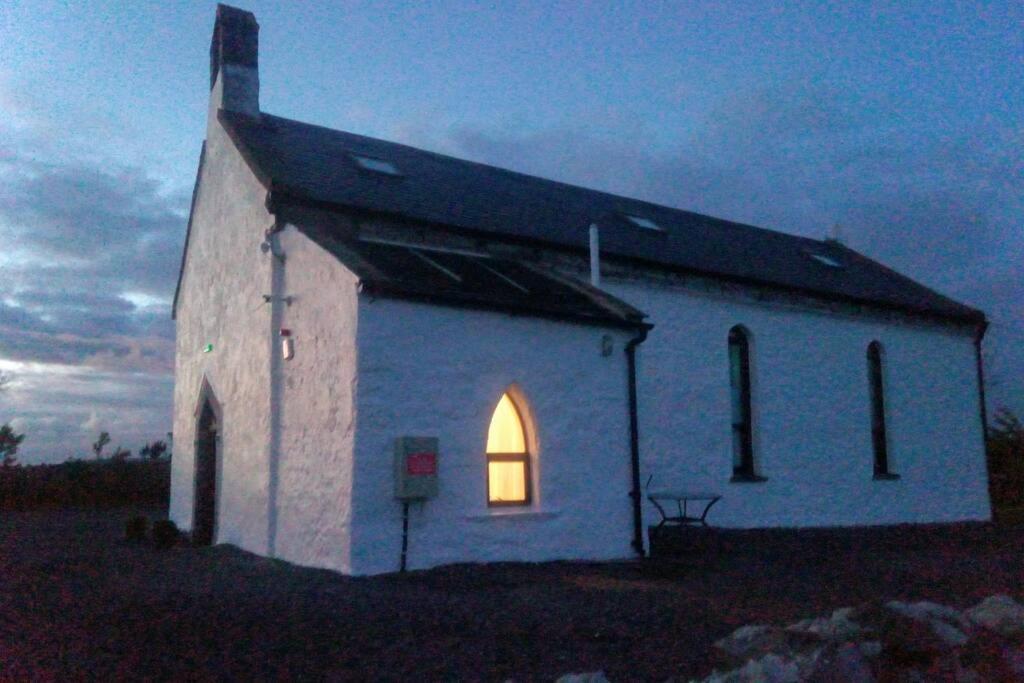 Vila The Burren Art Gallery Built In 1798 Tubber Exteriér fotografie