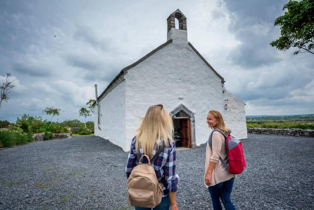 Vila The Burren Art Gallery Built In 1798 Tubber Exteriér fotografie