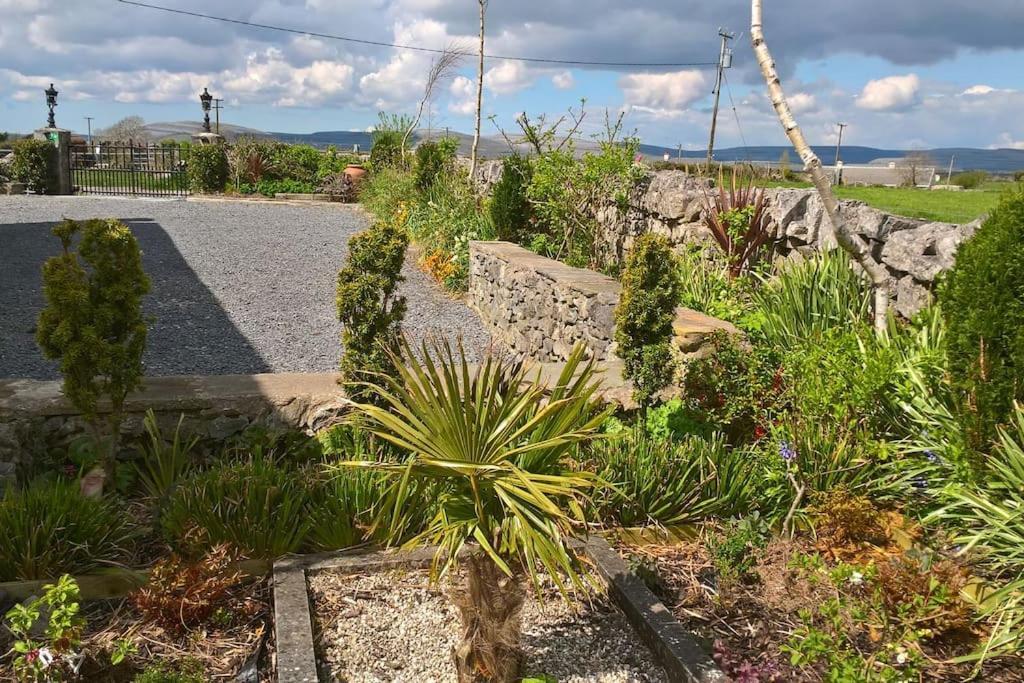 Vila The Burren Art Gallery Built In 1798 Tubber Exteriér fotografie